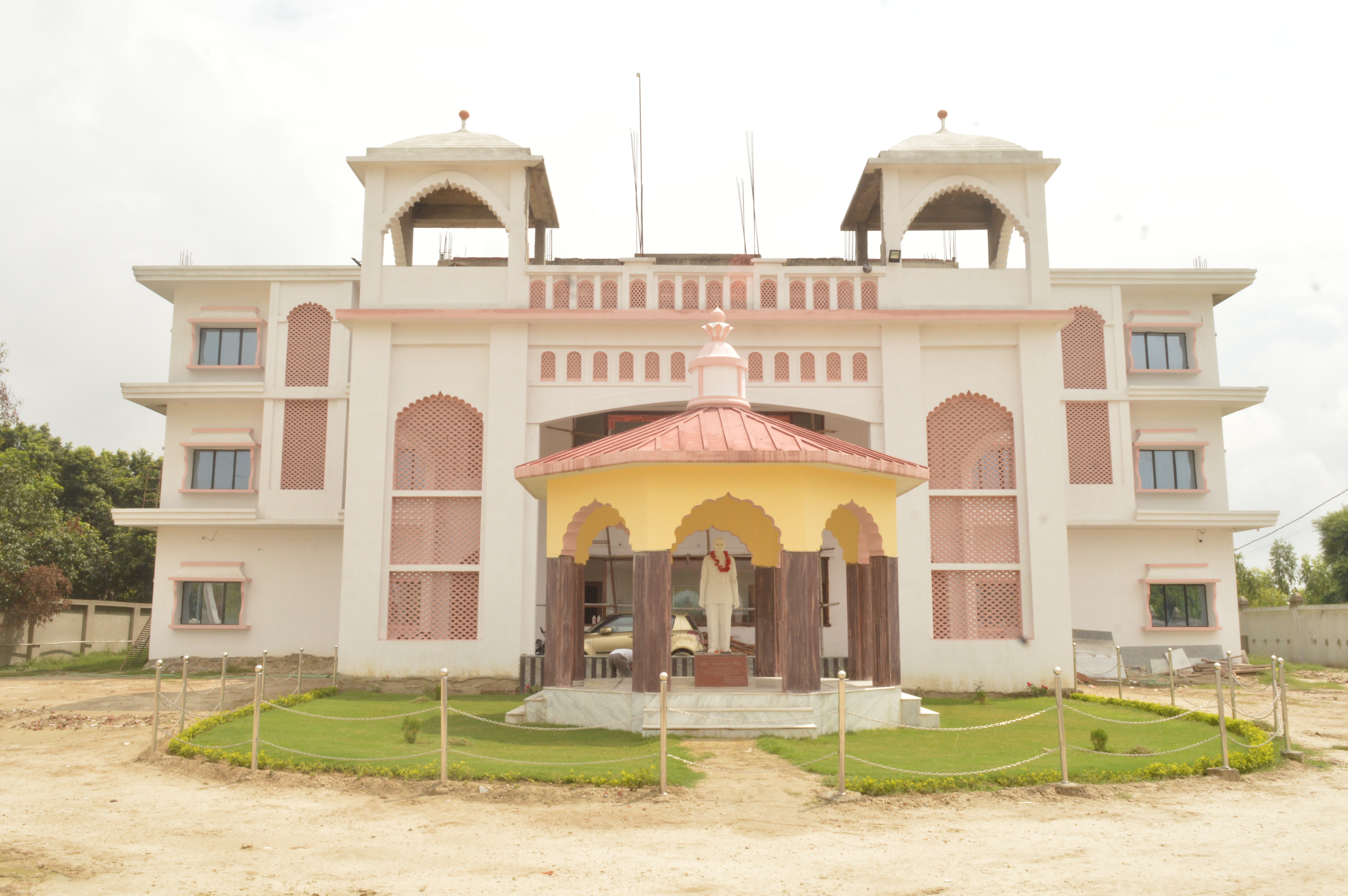 Dr. Jai Mangal Singh Prathmik Prashikshan Sansthan Pratapgarh